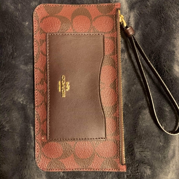 Coach Handbags - Coach crossgrain leather top zip wrislet wallet